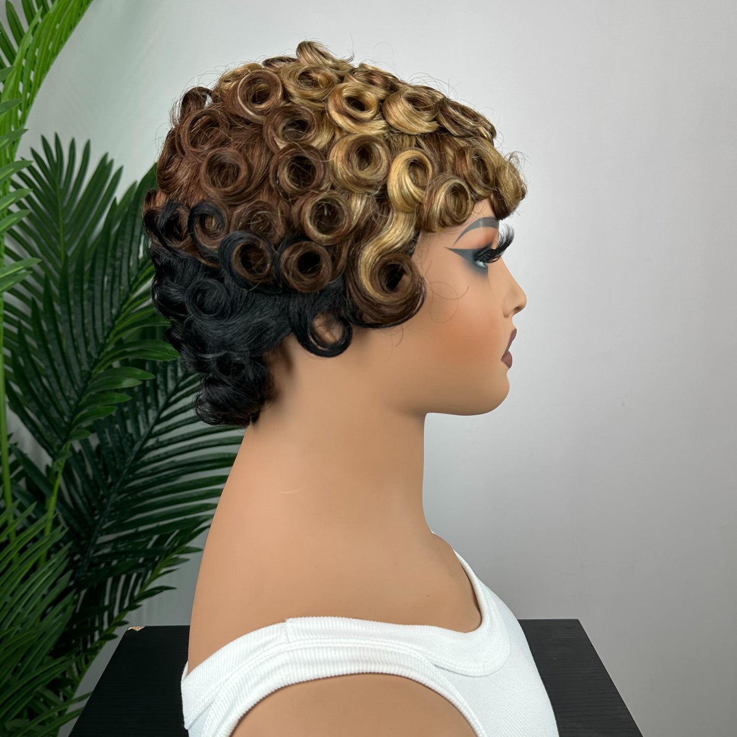 Showreal Pixie Cut Wigs Human Hair 3 Tone Ombre Color Pixie Cut Human Hair Wig Glueless Wigs Full Machine Made (025-1b/4/27)